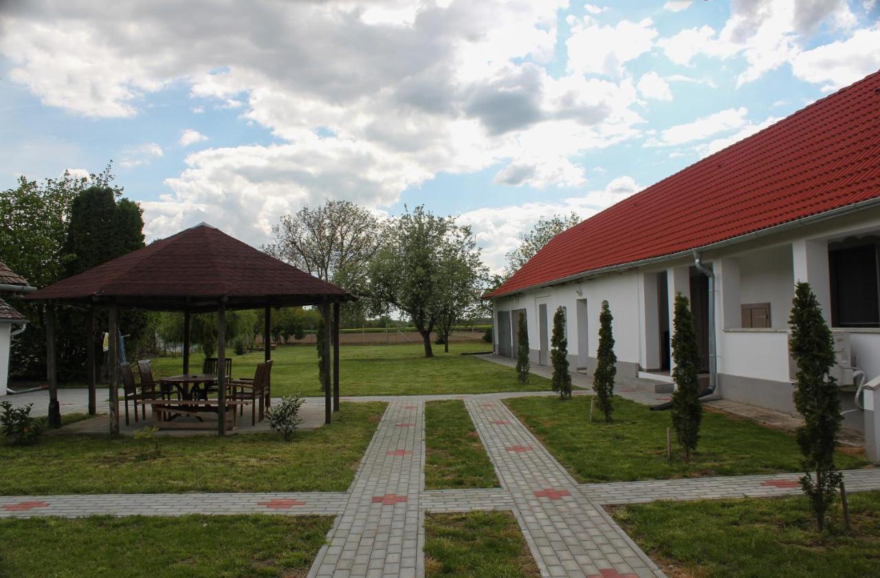 Das Blaue Haus Guesthouse - Kovacshida Ngoại thất bức ảnh