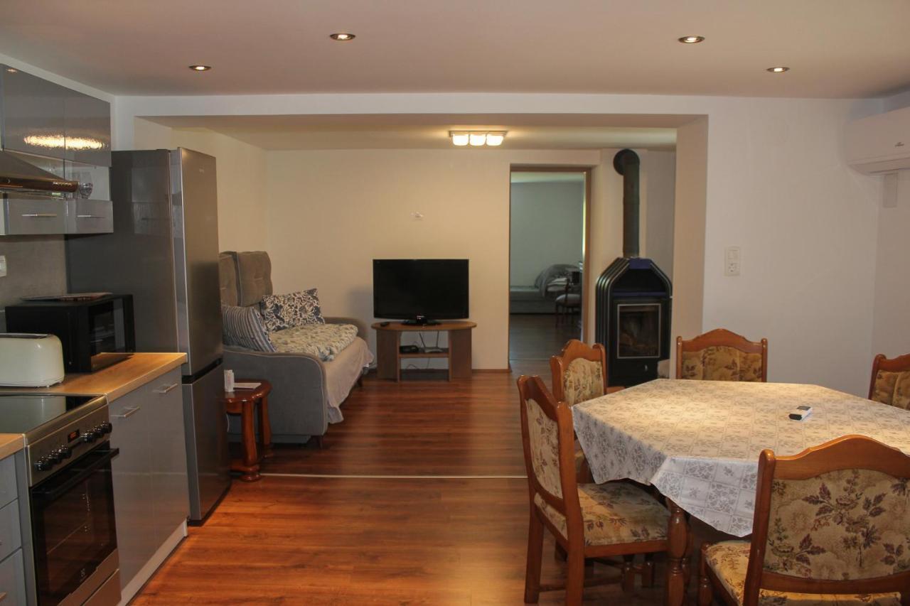 Das Blaue Haus Guesthouse - Kovacshida Ngoại thất bức ảnh